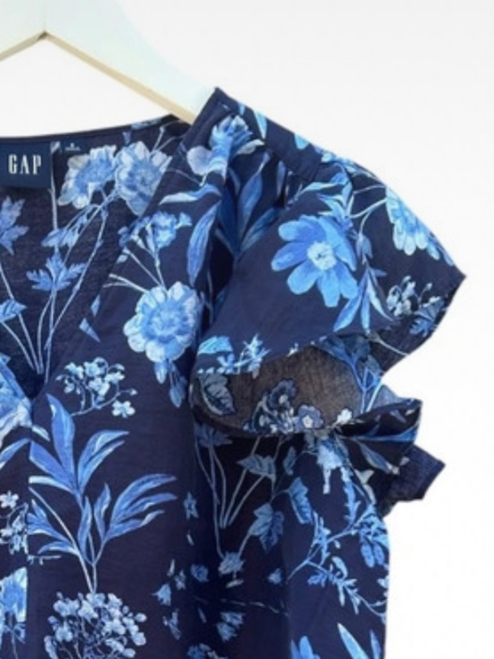 Gap Ruffled Sleeves Blouse - Picture 2 of 6